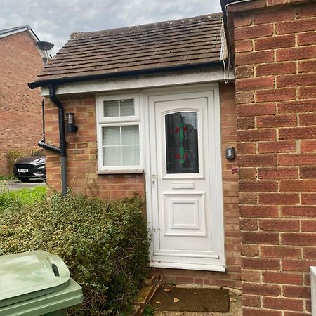 Cosy Apartment With Private Access And Kitchenette In Guildford (Adults Only) Worplesdon Exteriér fotografie