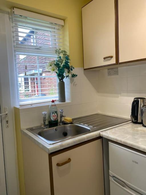 Cosy Apartment With Private Access And Kitchenette In Guildford (Adults Only) Worplesdon Exteriér fotografie