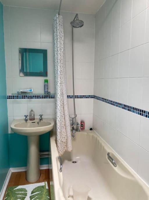 Cosy Apartment With Private Access And Kitchenette In Guildford (Adults Only) Worplesdon Exteriér fotografie