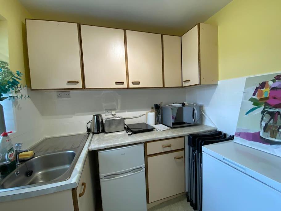 Cosy Apartment With Private Access And Kitchenette In Guildford (Adults Only) Worplesdon Exteriér fotografie