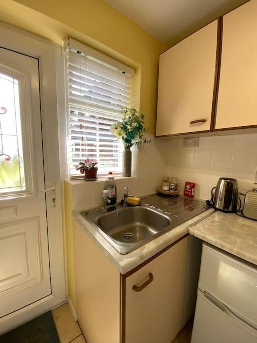 Cosy Apartment With Private Access And Kitchenette In Guildford (Adults Only) Worplesdon Exteriér fotografie
