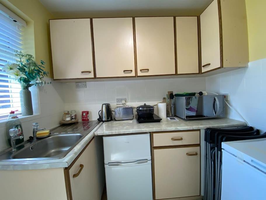 Cosy Apartment With Private Access And Kitchenette In Guildford (Adults Only) Worplesdon Exteriér fotografie