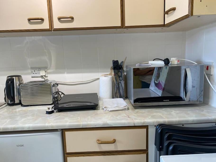 Cosy Apartment With Private Access And Kitchenette In Guildford (Adults Only) Worplesdon Exteriér fotografie
